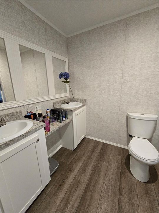 For Sale: $260,000 (3 beds, 2 baths, 1056 Square Feet)