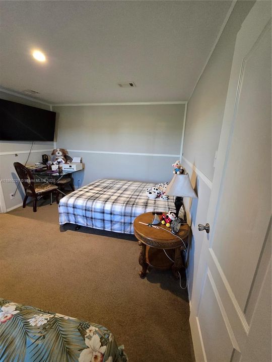 For Sale: $260,000 (3 beds, 2 baths, 1056 Square Feet)