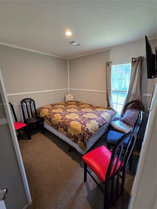 For Sale: $260,000 (3 beds, 2 baths, 1056 Square Feet)