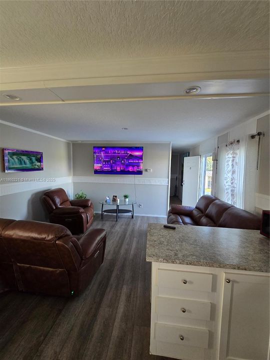 For Sale: $260,000 (3 beds, 2 baths, 1056 Square Feet)