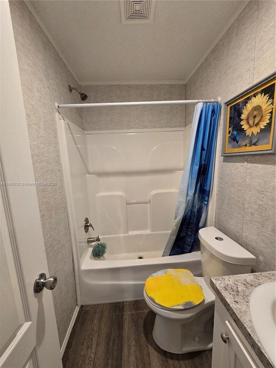 For Sale: $260,000 (3 beds, 2 baths, 1056 Square Feet)