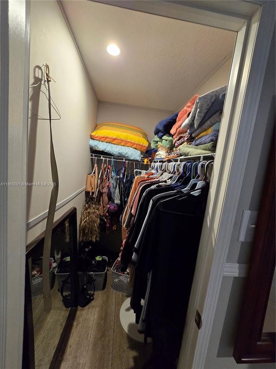 For Sale: $260,000 (3 beds, 2 baths, 1056 Square Feet)