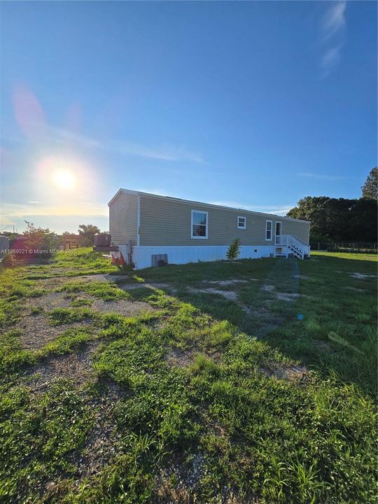 For Sale: $260,000 (3 beds, 2 baths, 1056 Square Feet)
