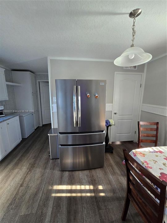 For Sale: $260,000 (3 beds, 2 baths, 1056 Square Feet)