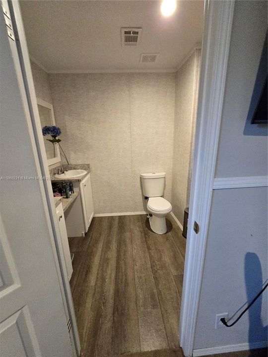 For Sale: $260,000 (3 beds, 2 baths, 1056 Square Feet)