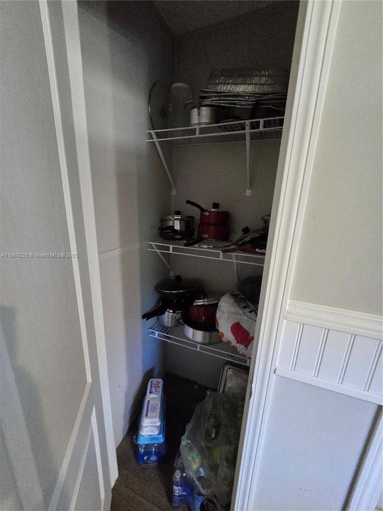 For Sale: $260,000 (3 beds, 2 baths, 1056 Square Feet)