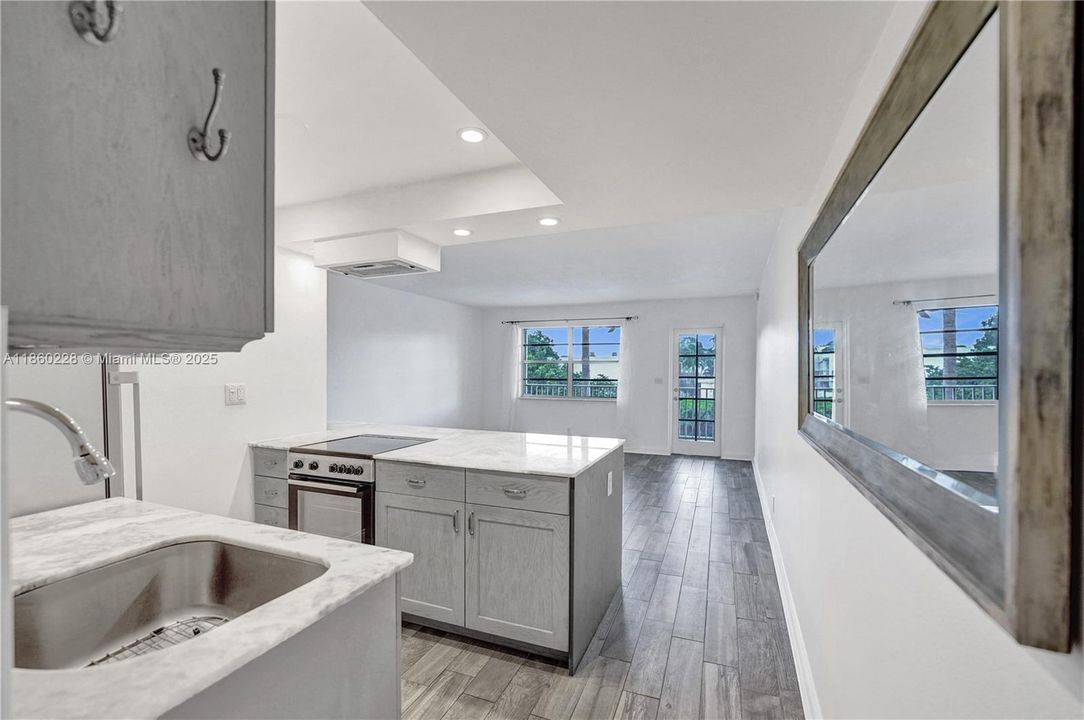 最近售出: $229,000 (1 贝兹, 1 浴室, 722 平方英尺)