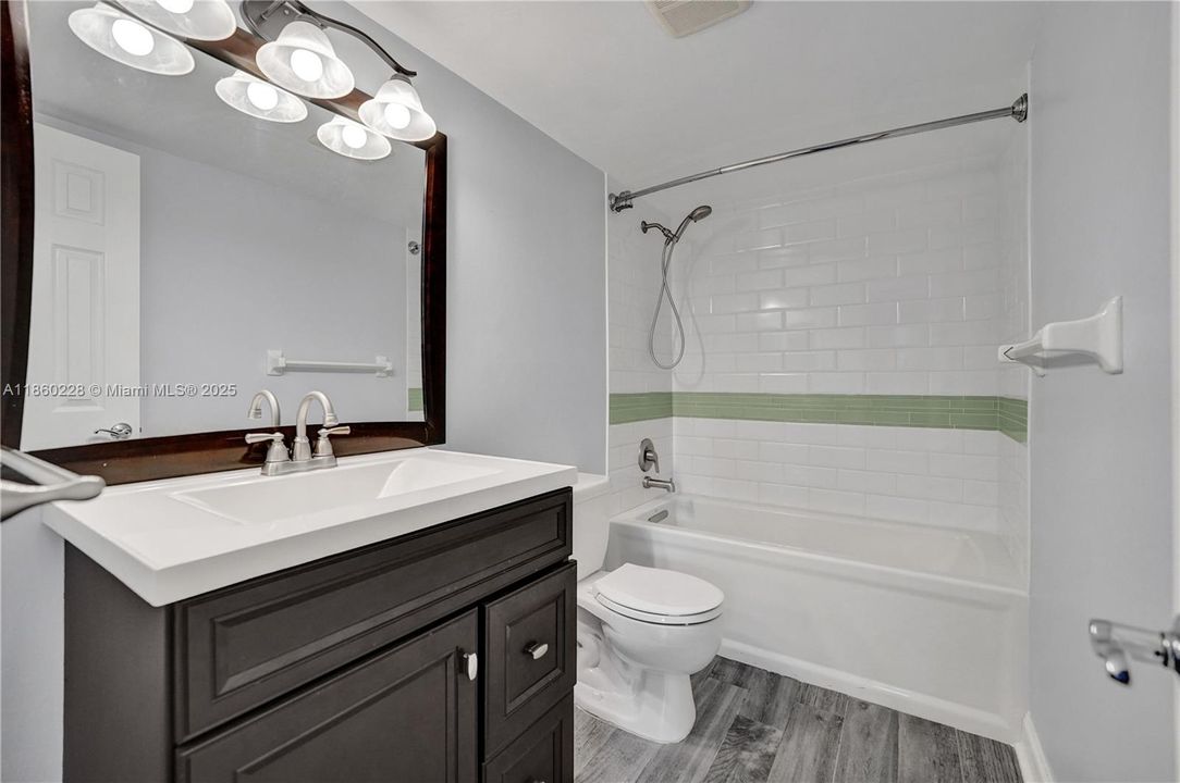 最近售出: $229,000 (1 贝兹, 1 浴室, 722 平方英尺)