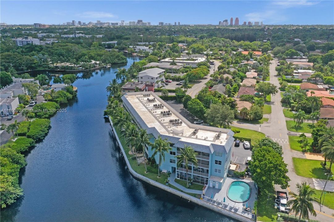 最近售出: $229,000 (1 贝兹, 1 浴室, 722 平方英尺)