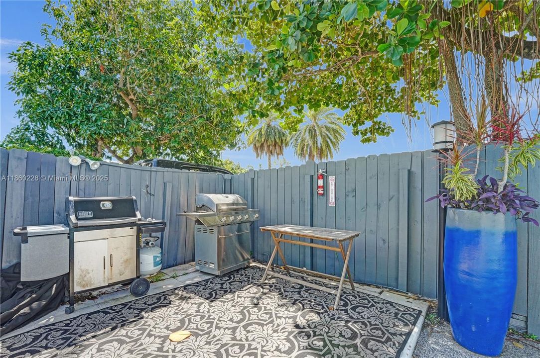 最近售出: $229,000 (1 贝兹, 1 浴室, 722 平方英尺)