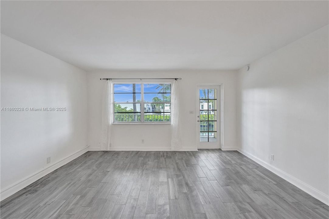 最近售出: $229,000 (1 贝兹, 1 浴室, 722 平方英尺)