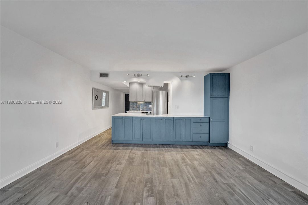 最近售出: $229,000 (1 贝兹, 1 浴室, 722 平方英尺)