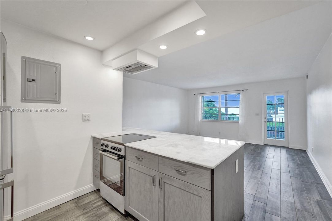 最近售出: $229,000 (1 贝兹, 1 浴室, 722 平方英尺)