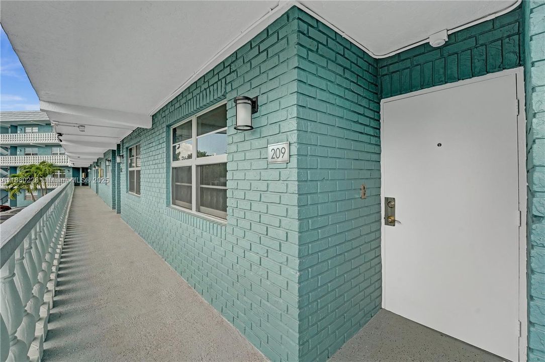 最近售出: $229,000 (1 贝兹, 1 浴室, 722 平方英尺)