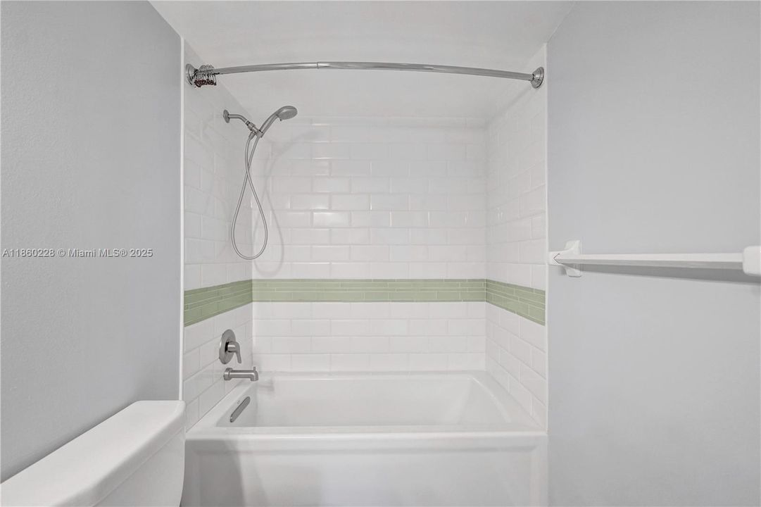 最近售出: $229,000 (1 贝兹, 1 浴室, 722 平方英尺)