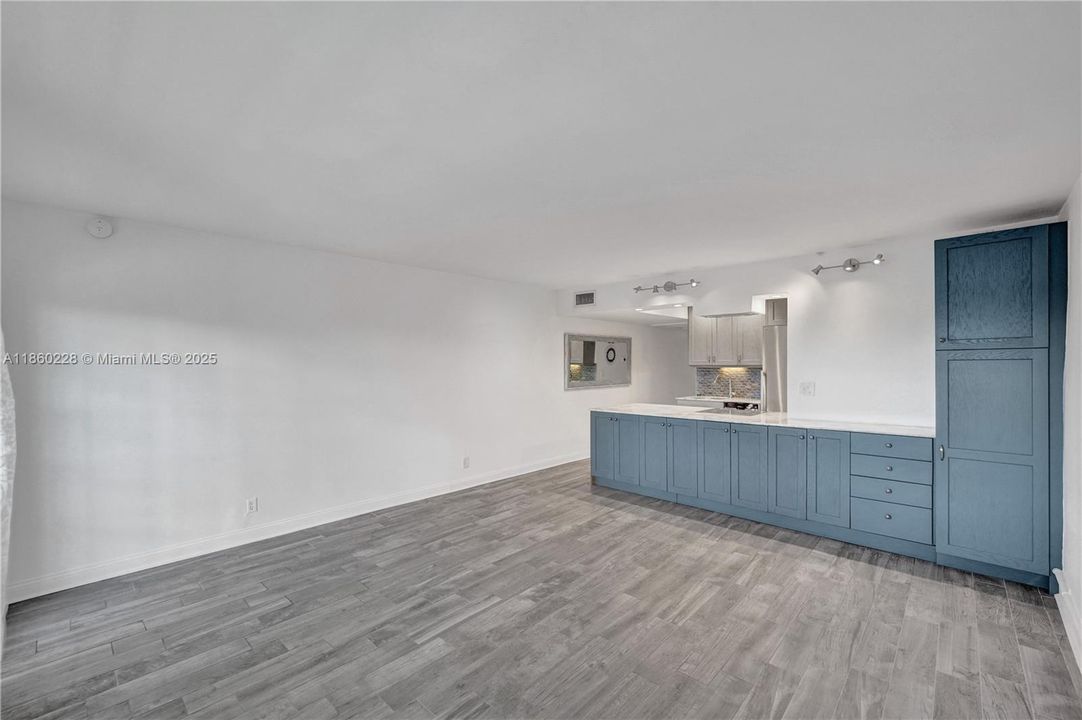 最近售出: $229,000 (1 贝兹, 1 浴室, 722 平方英尺)