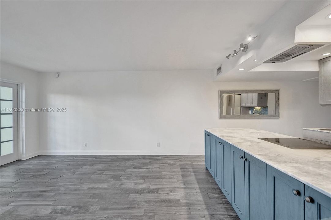 最近售出: $229,000 (1 贝兹, 1 浴室, 722 平方英尺)