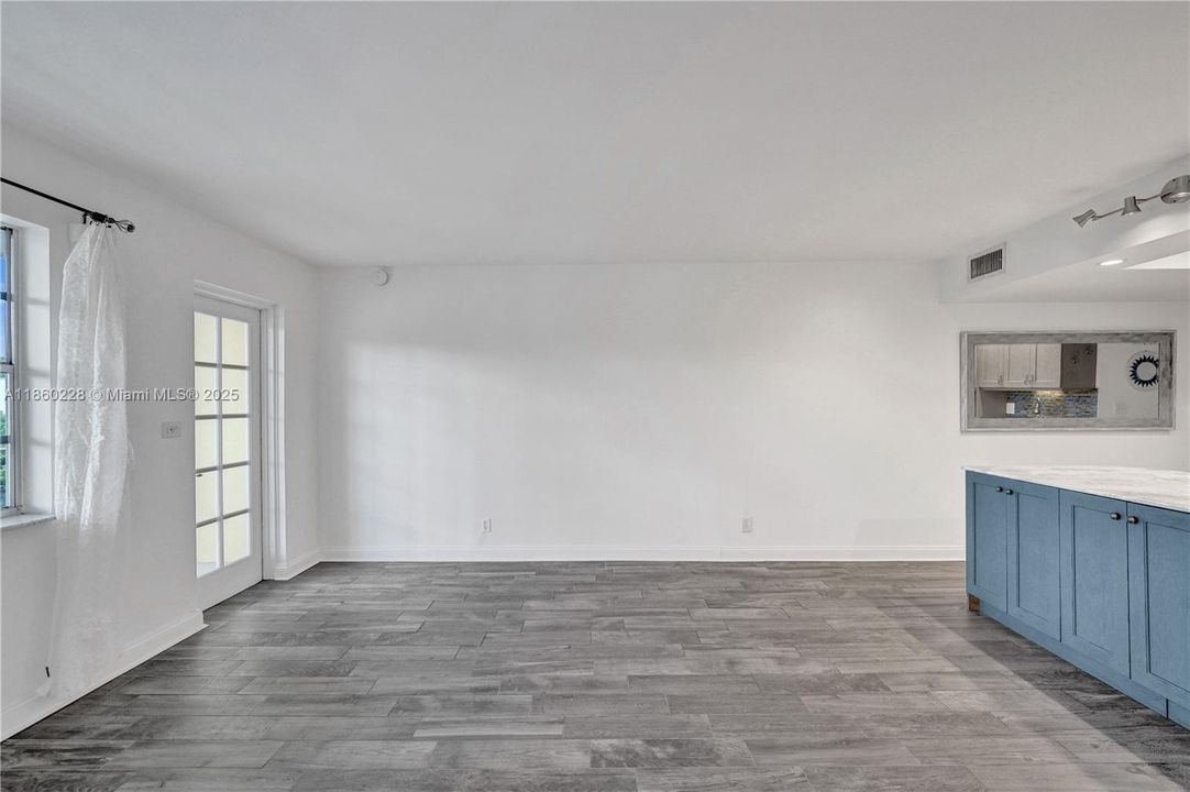 最近售出: $229,000 (1 贝兹, 1 浴室, 722 平方英尺)