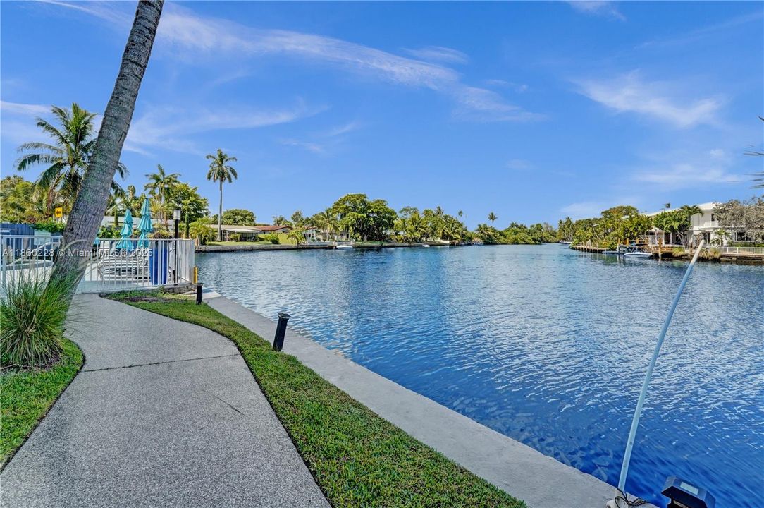 最近售出: $229,000 (1 贝兹, 1 浴室, 722 平方英尺)