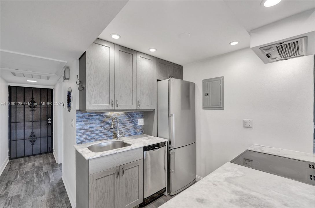 最近售出: $229,000 (1 贝兹, 1 浴室, 722 平方英尺)