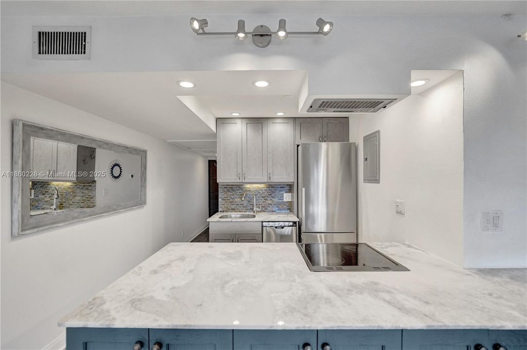 最近售出: $229,000 (1 贝兹, 1 浴室, 722 平方英尺)