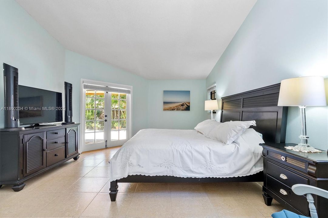 Recently Sold: $799,900 (4 beds, 2 baths, 2529 Square Feet)