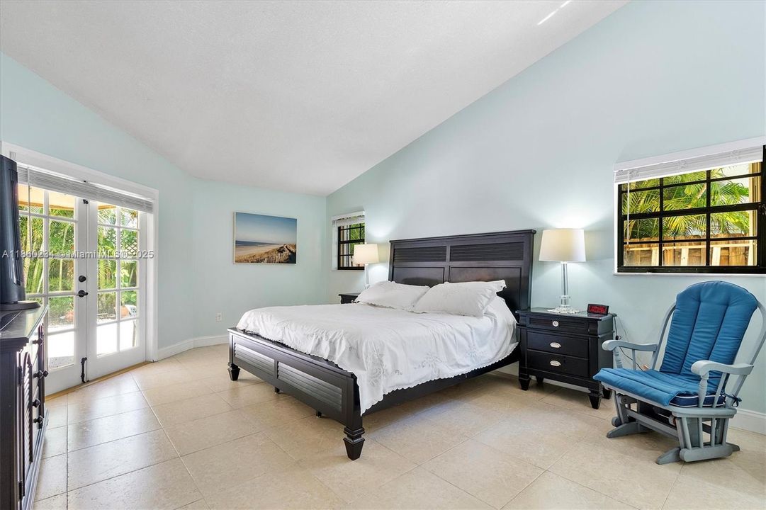 Recently Sold: $799,900 (4 beds, 2 baths, 2529 Square Feet)