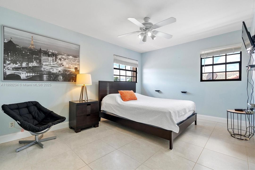 Recently Sold: $799,900 (4 beds, 2 baths, 2529 Square Feet)