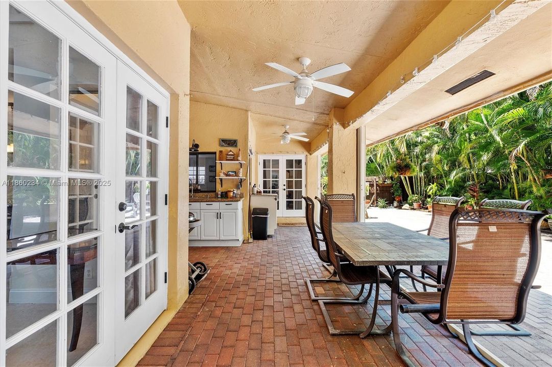 Recently Sold: $799,900 (4 beds, 2 baths, 2529 Square Feet)