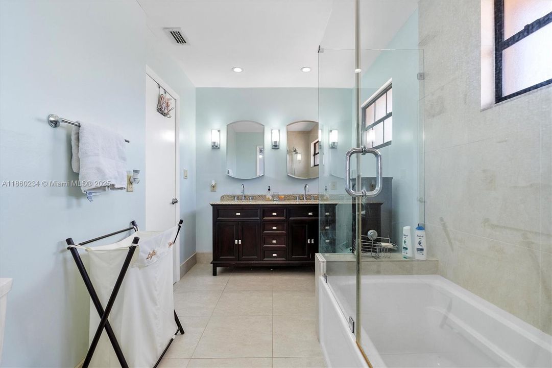 Recently Sold: $799,900 (4 beds, 2 baths, 2529 Square Feet)