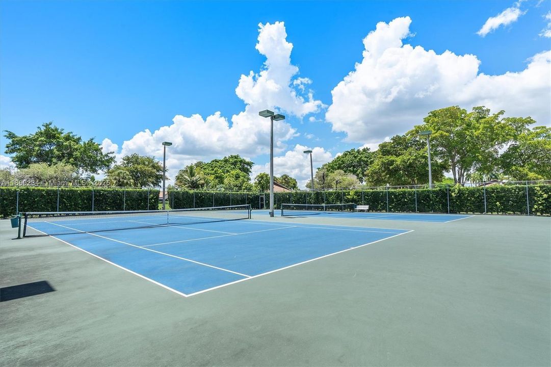 Recently Sold: $799,900 (4 beds, 2 baths, 2529 Square Feet)