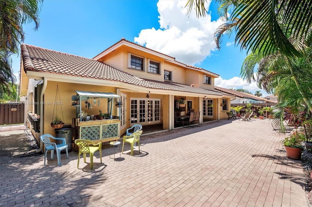 Recently Sold: $799,900 (4 beds, 2 baths, 2529 Square Feet)