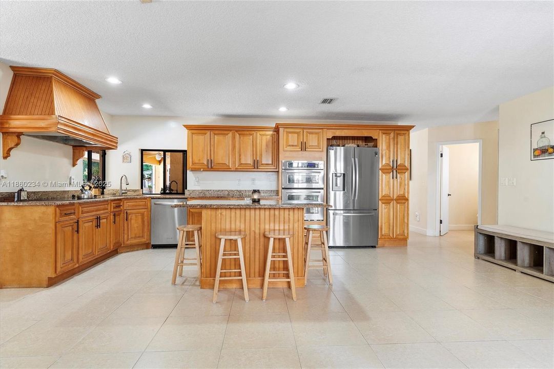 Recently Sold: $799,900 (4 beds, 2 baths, 2529 Square Feet)
