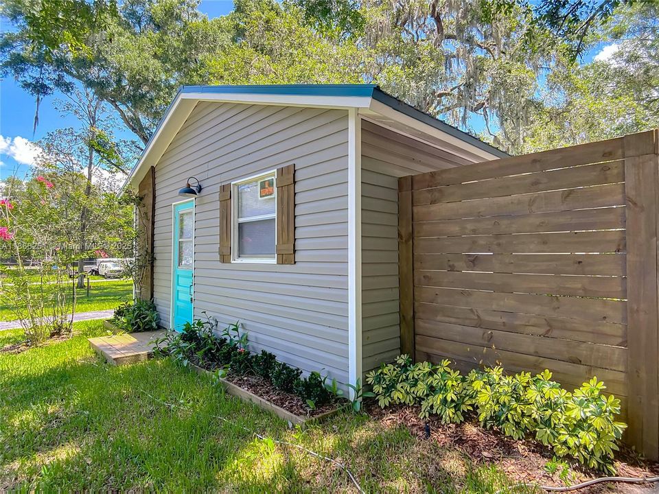 For Sale: $465,000 (5 beds, 2 baths, 2000 Square Feet)