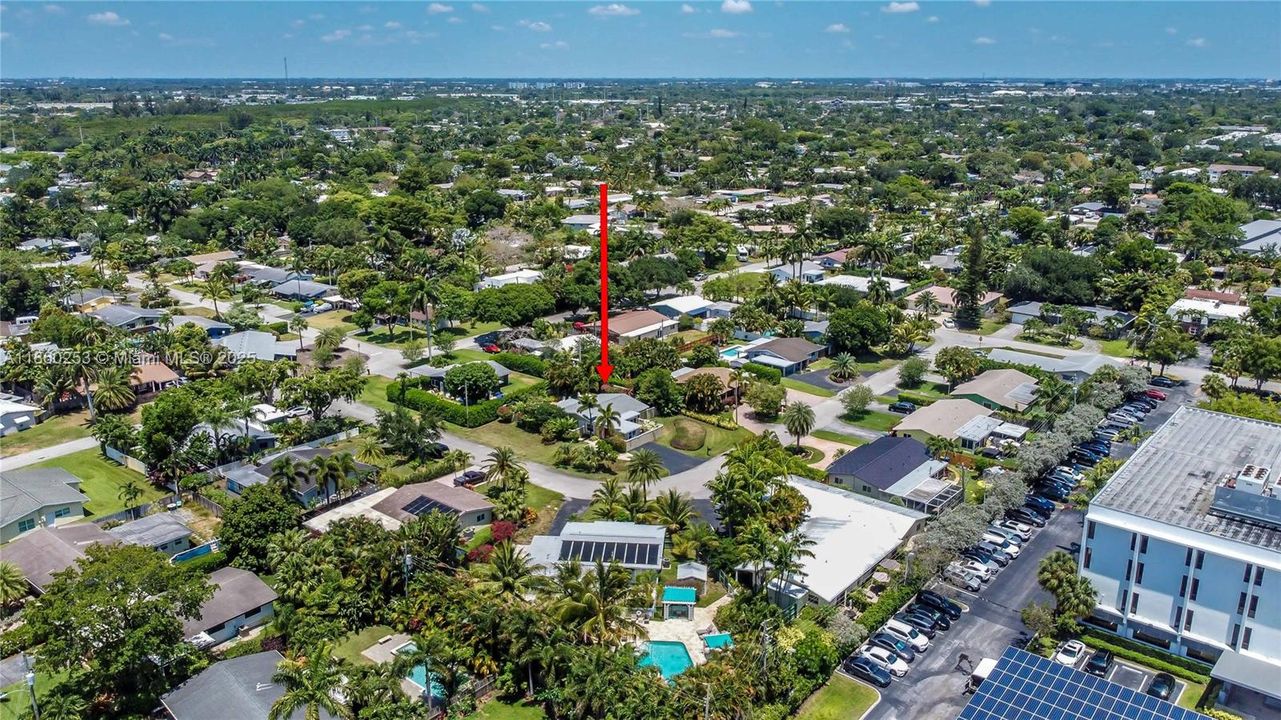 合同活跃: $749,900 (4 贝兹, 2 浴室, 1624 平方英尺)