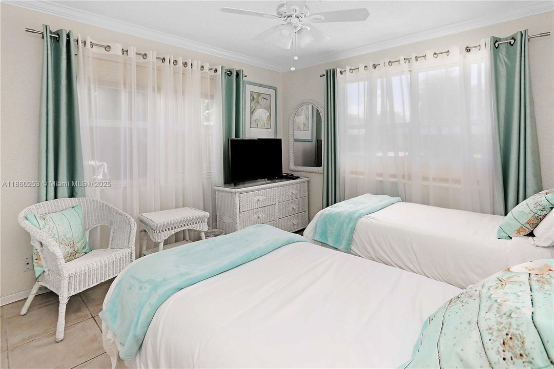 合同活跃: $749,900 (4 贝兹, 2 浴室, 1624 平方英尺)