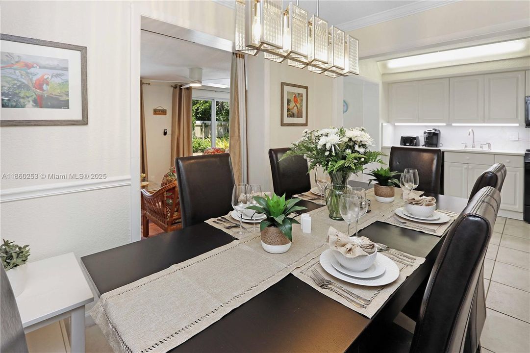 合同活跃: $749,900 (4 贝兹, 2 浴室, 1624 平方英尺)