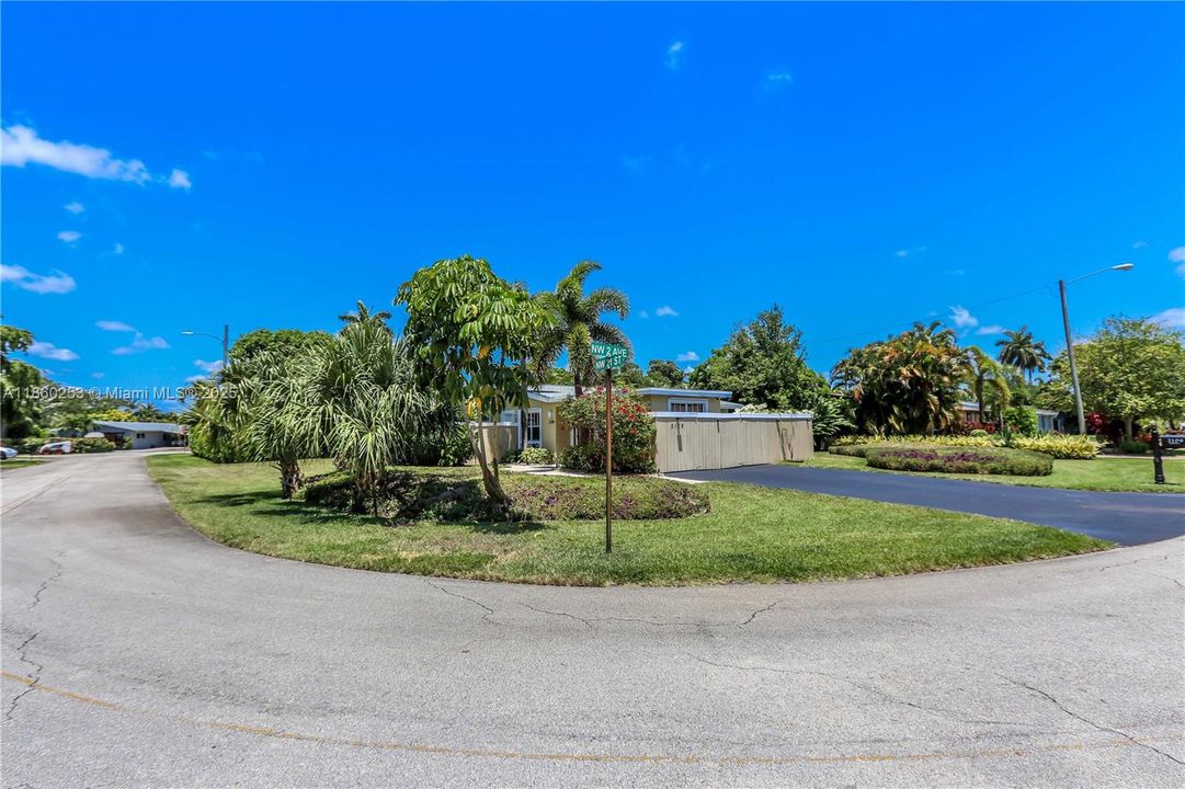 合同活跃: $749,900 (4 贝兹, 2 浴室, 1624 平方英尺)