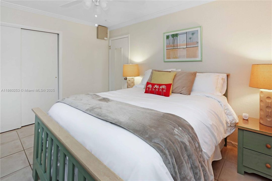 合同活跃: $749,900 (4 贝兹, 2 浴室, 1624 平方英尺)