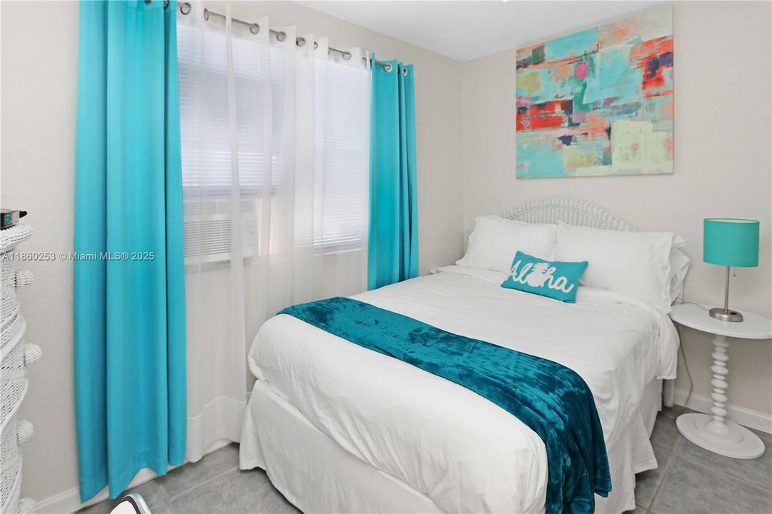 合同活跃: $749,900 (4 贝兹, 2 浴室, 1624 平方英尺)