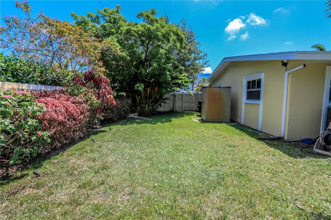 合同活跃: $749,900 (4 贝兹, 2 浴室, 1624 平方英尺)