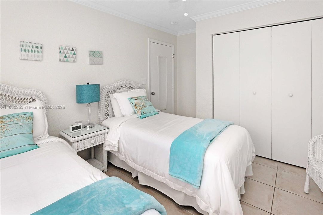 合同活跃: $749,900 (4 贝兹, 2 浴室, 1624 平方英尺)