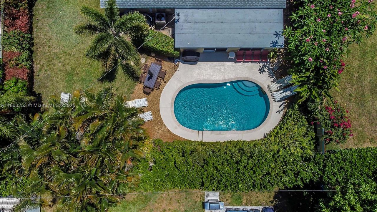 合同活跃: $749,900 (4 贝兹, 2 浴室, 1624 平方英尺)