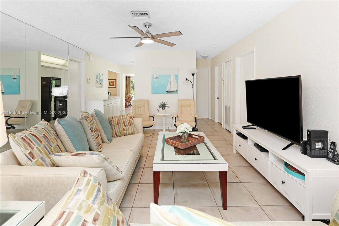 合同活跃: $749,900 (4 贝兹, 2 浴室, 1624 平方英尺)