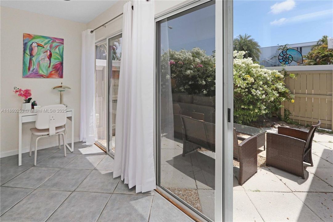 合同活跃: $749,900 (4 贝兹, 2 浴室, 1624 平方英尺)