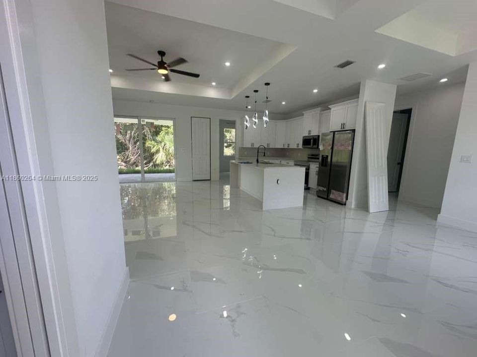 En Venta: $360,000 (4 camas, 3 baños, 0 Pies cuadrados)