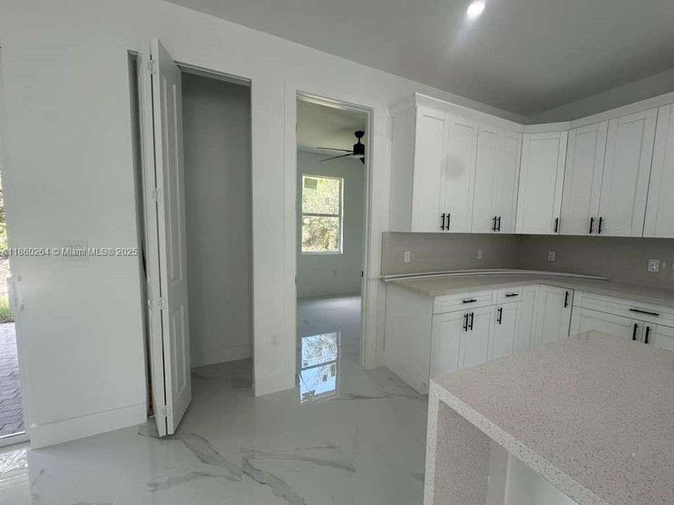 En Venta: $360,000 (4 camas, 3 baños, 0 Pies cuadrados)