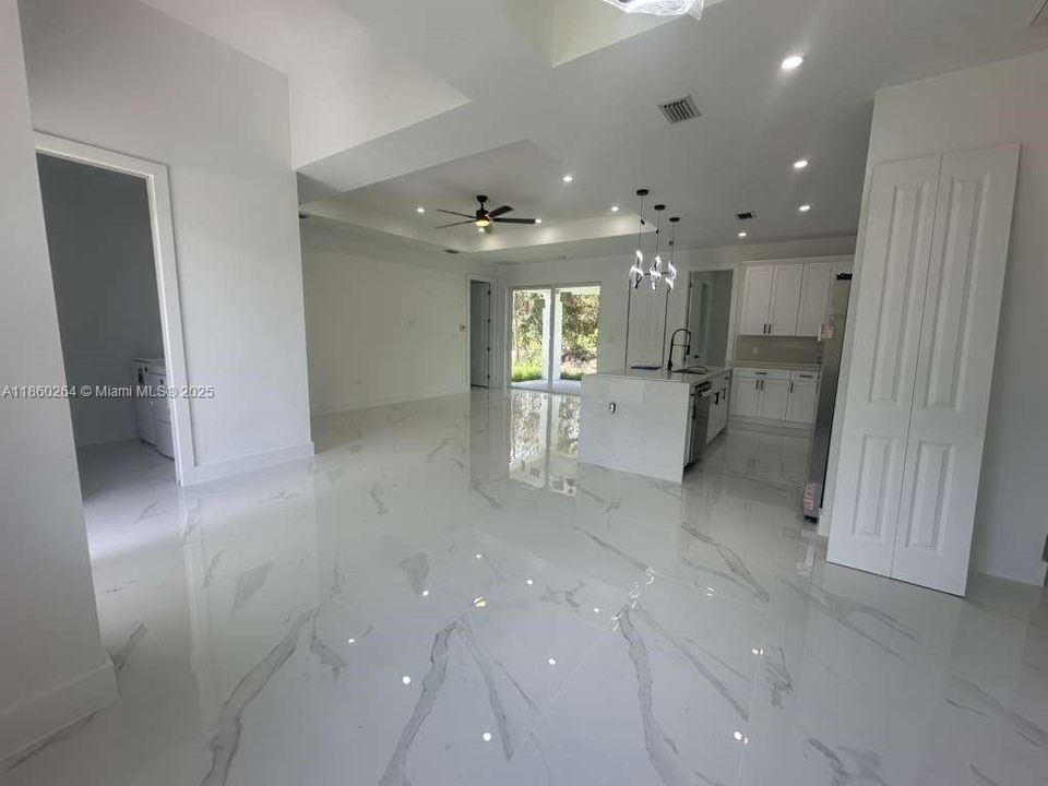 En Venta: $360,000 (4 camas, 3 baños, 0 Pies cuadrados)