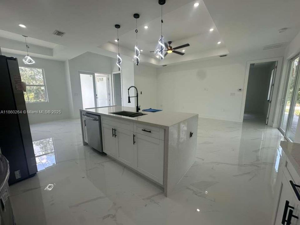 En Venta: $360,000 (4 camas, 3 baños, 0 Pies cuadrados)