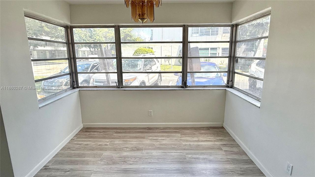 待售: $222,500 (2 贝兹, 2 浴室, 1116 平方英尺)